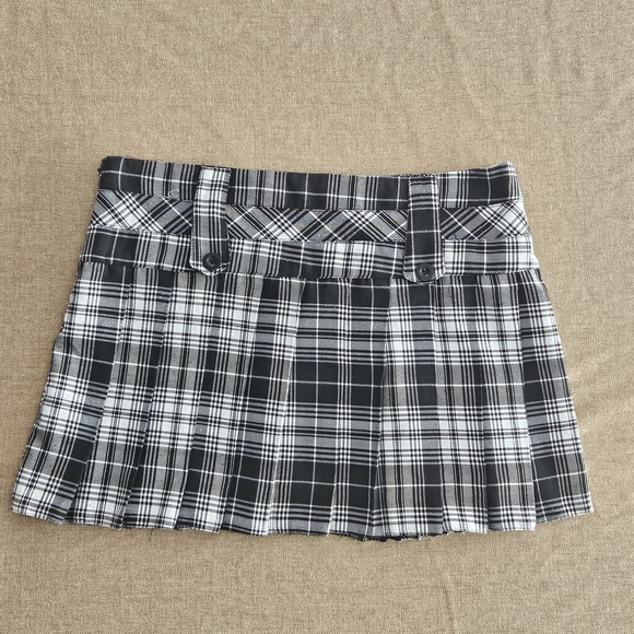 Rue21 Black and White Plaid Mini Skirt - Picture 4 of 7